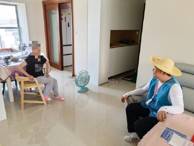 锦云社区：走访独居老人 筑牢防汛安全防线
