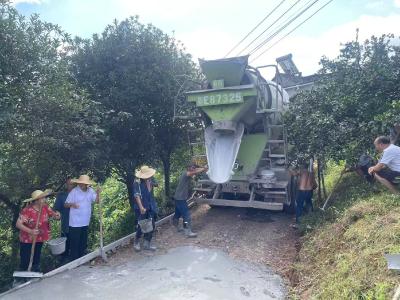 新桥边村：“周四说事”听民意 共建铺通群众幸福路
