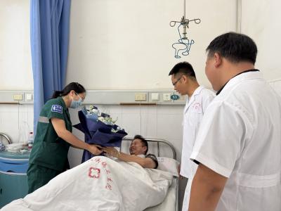 暖心拥军显担当  医者仁心护老兵