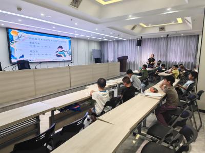 锦湖社区：志愿讲师进暑托班，让口才与文化共成长