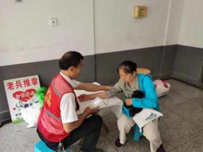 冯家湾社区：暖心测血压 温情护安康