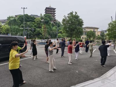 峡江社区“太极健康日”惠民开练