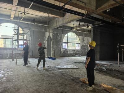 东湖社区：高温攻坚查施工 筑牢安全防护线