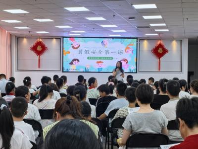 绿洲社区：校社联动讲安全 平安护航暑期路