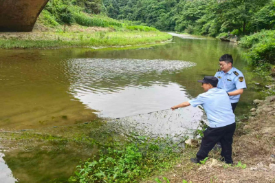 下堡坪：开展河道管护整治 守护横溪河生态环境