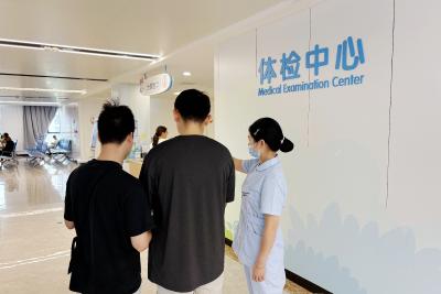 服务靠前暖人心 专车接送护安康