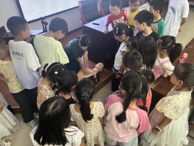 谭家榜社区：学急救小本领 传生命大力量