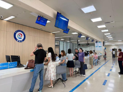 增设专窗优服务，助力新生入学报名