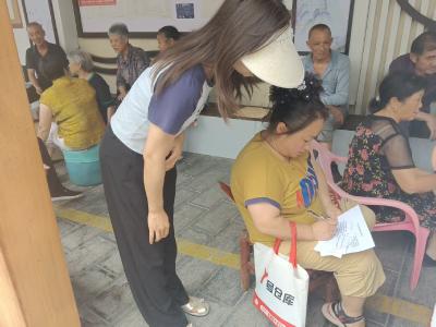 谭家榜社区：入户宣传防溺水 筑牢社区安全防护网