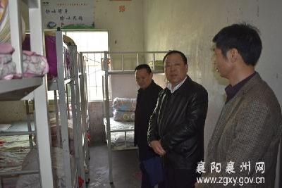 襄州区领导到朱集镇检查春季疫情防控及校园食品安全工作
