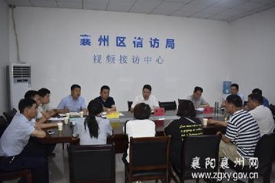 黄进接待来访群众