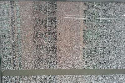 玻璃连续自爆裂 襄州张湾市场监管所调解一起钢化玻璃自爆纠纷