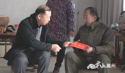 杨少波走访慰问困难党员、群众和优秀人才代表 