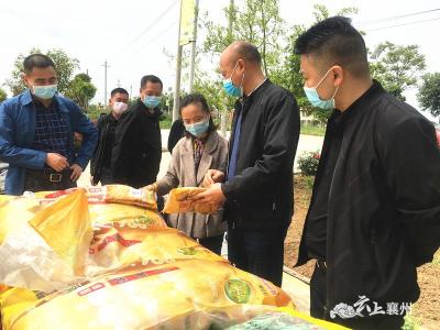 襄州区农业农村局：助力春耕生产 免费为贫困户送玉米种子 