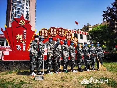 张湾街道铁四院社区女子民兵队冲在创文第一线
