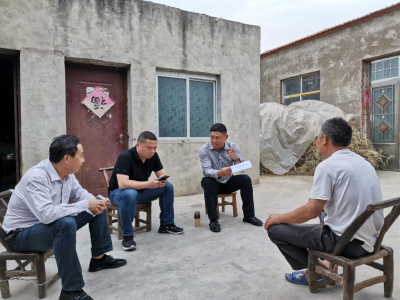 襄州区教育局组织机关干部倾心遍访贫困户