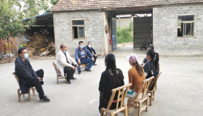 家访暖人心  静待此花开——伙牌镇中心学校开展温馨家访，送爱到家活动