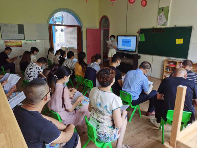 家园联手不松懈 安全牢记于心上——襄州区中心幼儿园暑期防溺水安全教育活动