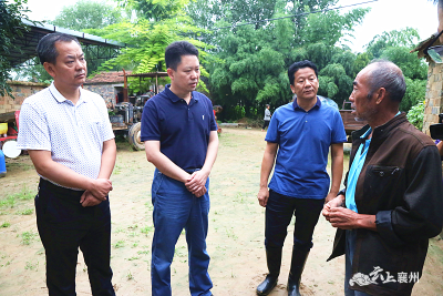 黄进：紧盯重点人群  坚决打赢脱贫攻坚战