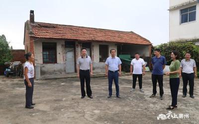 黄进：坚持党建引领  共建共治共享美丽乡村