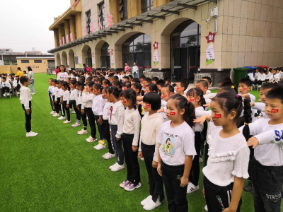飒爽英姿迎国庆 队列队形展风采——记襄州七中教育集团二校区一年级队列队形比赛活动
