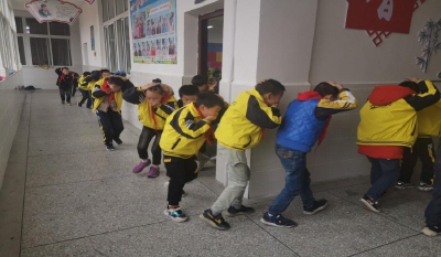 襄州区八一路小学：开展防震疏散演练活动