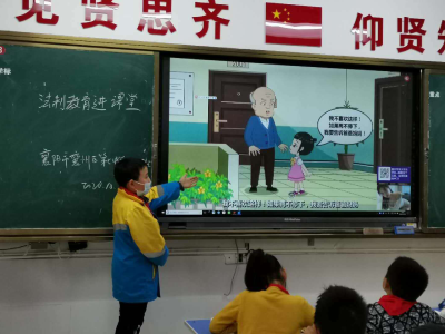 襄州七中：开展“法治进课堂”活动