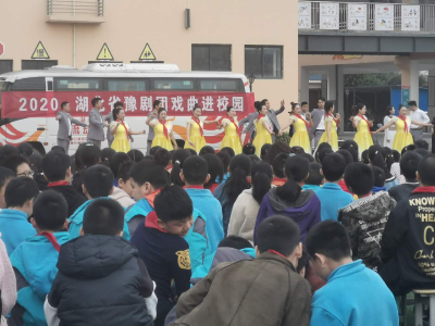 襄州区天润小学：戏曲进校园  同台赏经典