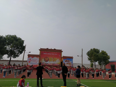古驿镇黄渠河第一小学：举行校园集体舞比赛