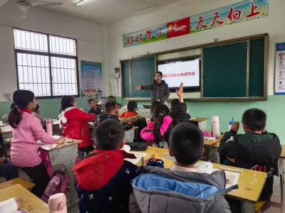 襄州区教研中心到龙王镇中心小学开展“三位一体”教研视导“回头看”活动