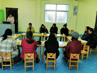 张家集中心幼儿园召开亲子阅读会