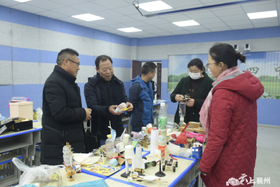 市、区科协到襄州四中检查指导科技创新工作