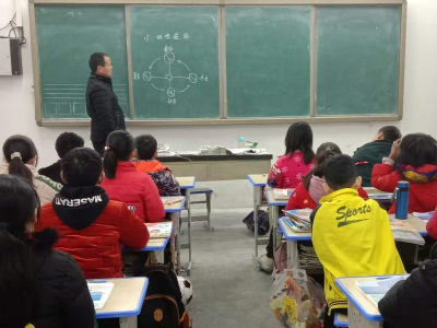 龙王镇肖集小学：在活动中教化  于无声处育人