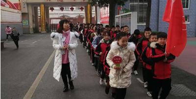 张湾红星小学：冲破严寒  健康奔跑