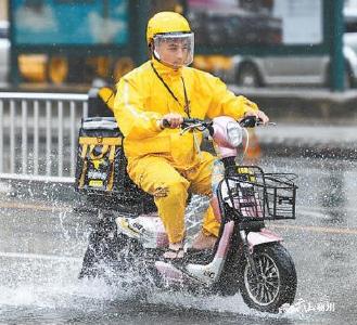 酒店偶遇“多才”外卖小哥