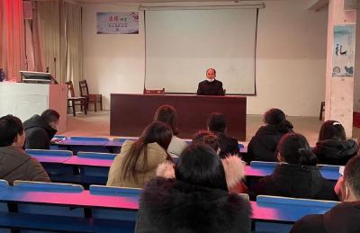 新人 新岗 新作为——襄州区双沟镇双南小学召开新进教师生活会
