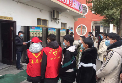 张湾二中：清洁家园防疫情  志愿者在行动