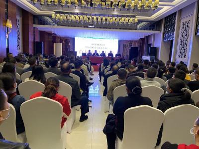 “双报到”党员助力小区业委会