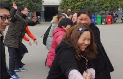 双沟镇中小学开展教师趣味运动会