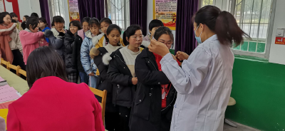 黄集镇482名九年级学生免费接种新冠疫苗