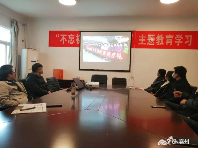 区非税服务中心组织学习收看《榜样5》 专题节目