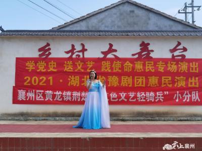襄州区黄龙镇：进村传唱红色经典 激发群众爱国热情