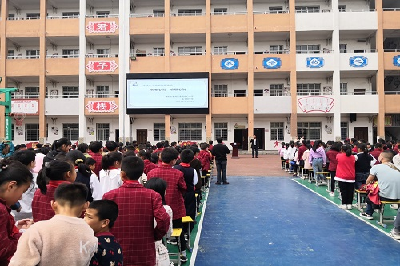 张湾中心小学举行“唤醒心灵，重塑心智”教育演讲会