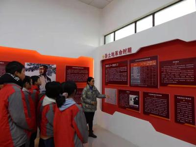 双沟镇中心学校：开展清明“祭英烈 感党恩”活动