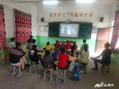 学党史国史 向航天英雄致敬