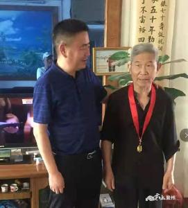 黄集镇开展“七一”走访慰问活动
