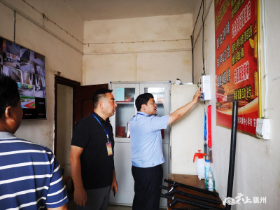 筑牢安全防线 人大代表在行动