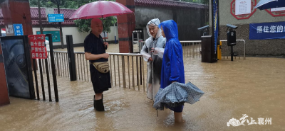 光荣路社区：加强雨天巡查 排查安全隐患