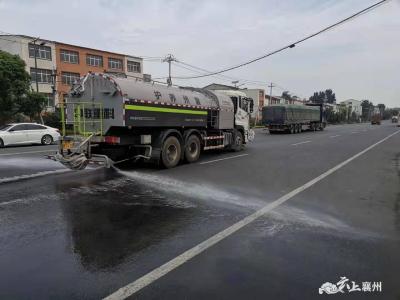 襄州公路：洒水降尘保洁   整治路域环境