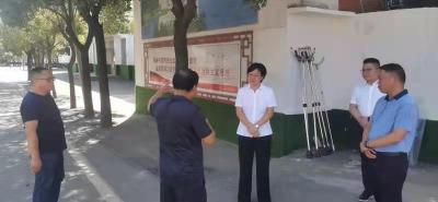 尊师重教扬美德 走访慰问暖师心